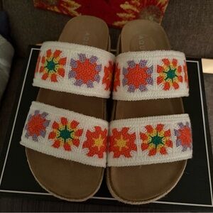 Colorful Crochet Sandals -Aqua Brand beige with floral design  sz9